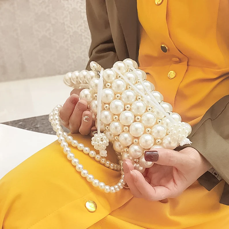 INAAYA - Bridal Accessories Wedding Clutch bag Bridal Box clutch purse  Sling Handbags with crystal studded Clasp Evening bag Evening Clutch for  Women. (Gold) : Amazon.in: Fashion